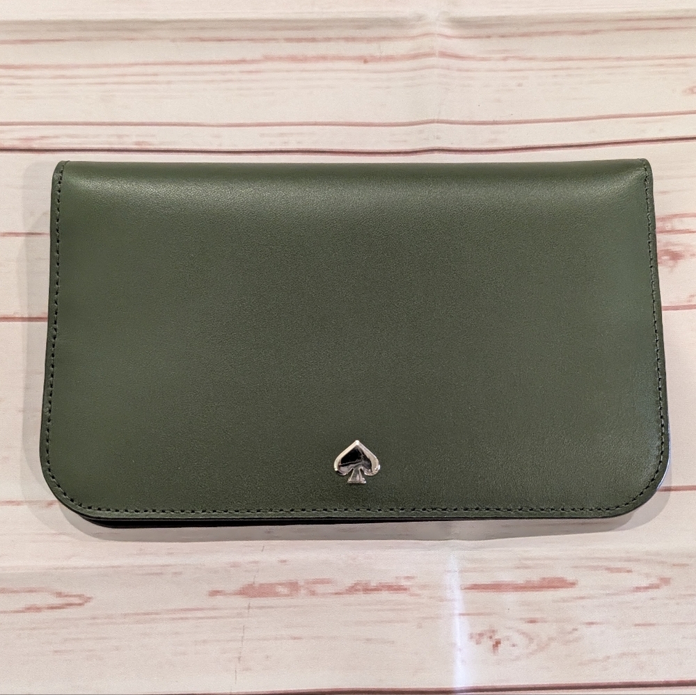 🎉 SALE 🎉 Like New Kate Spade Scallop Wallet Clutch